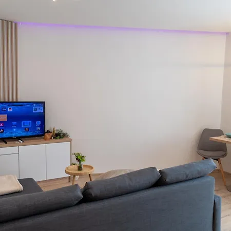 Apartment Lovely By The Park *